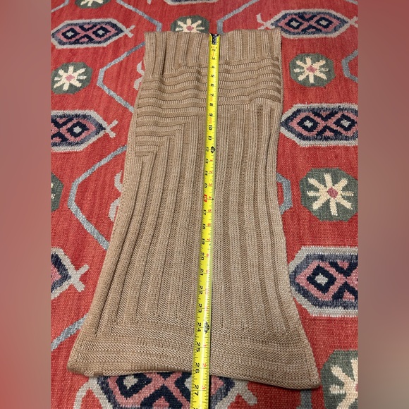 White House Black Market tank knit infinity scarf - Picture 4 of 4